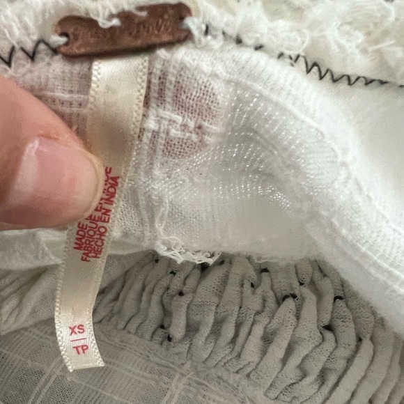 Free People Cream Smocked Boho Blouse XS Embroidered Swing Top Sleeveless - Picture 8 of 12